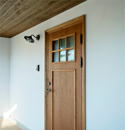 木の独特の風合いと温かみがあります